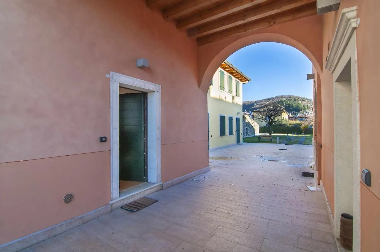 Apartment Villa Bevilacqua - Nuovo Bilocale Moderno,Piscina Caprino Veronese Italien