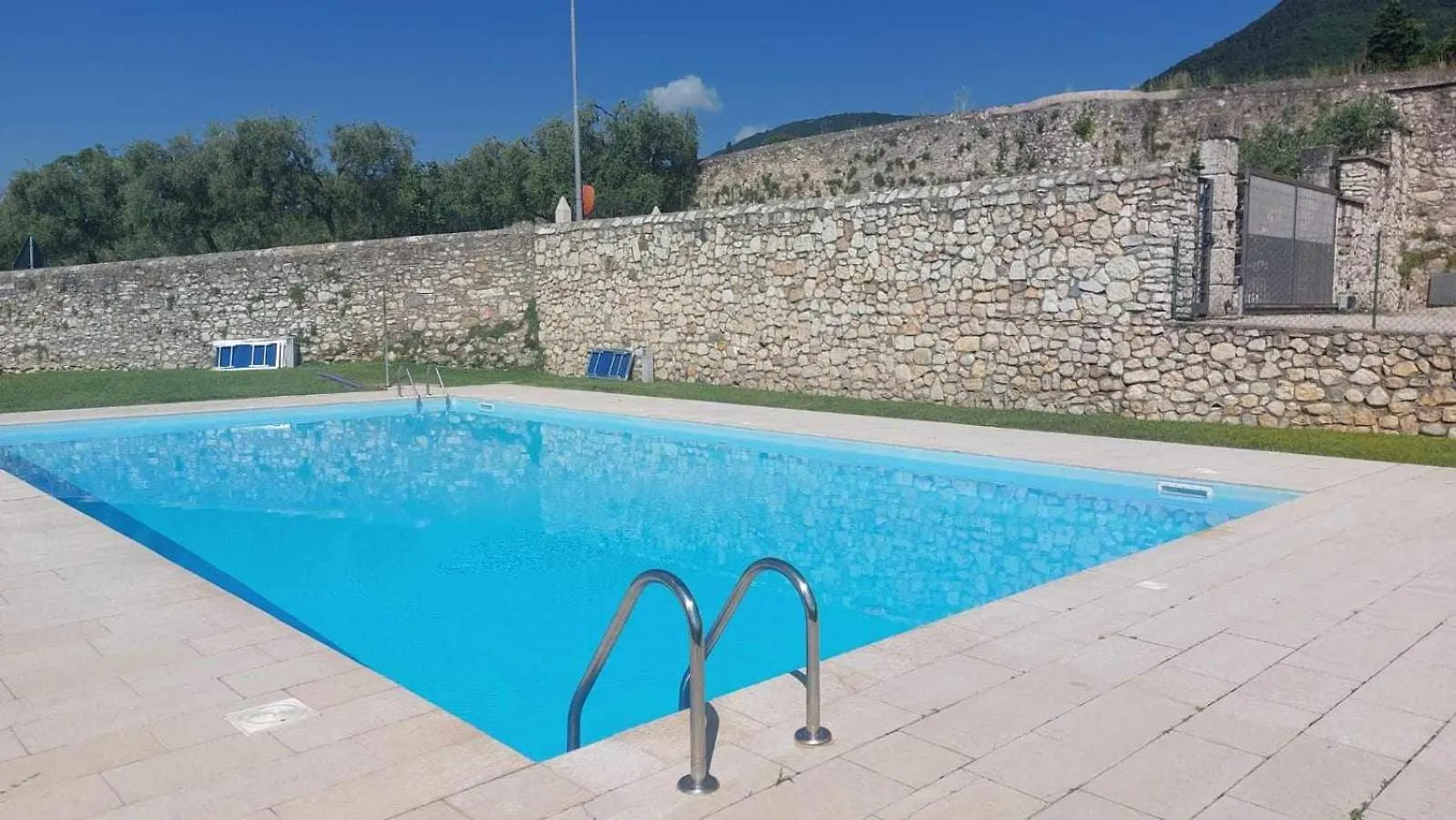 Villa Bevilacqua - Nuovo Bilocale Moderno,Piscina Caprino Veronese 0*,