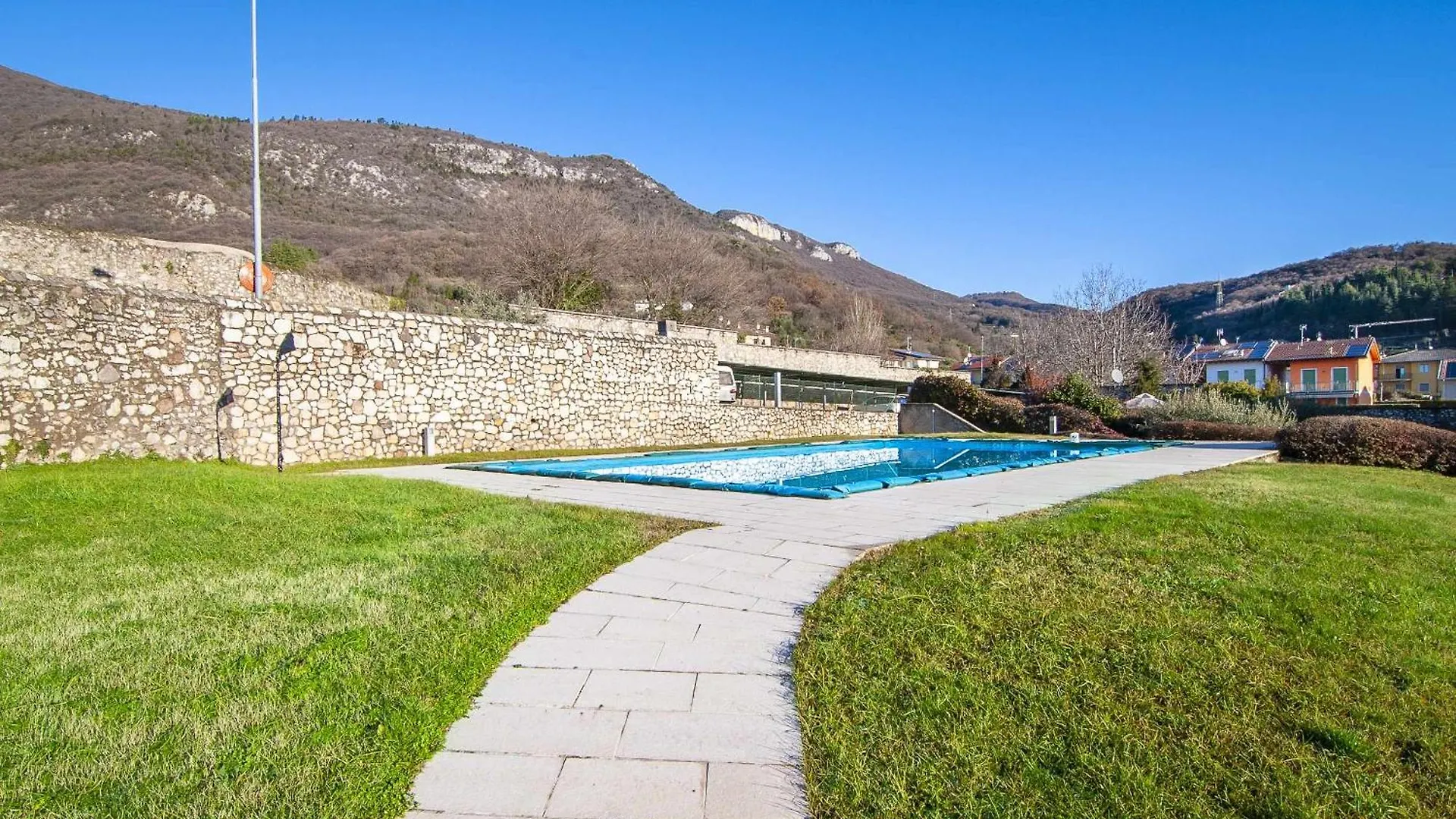 Apartment Villa Bevilacqua - Nuovo Bilocale Moderno,Piscina Caprino Veronese Italien